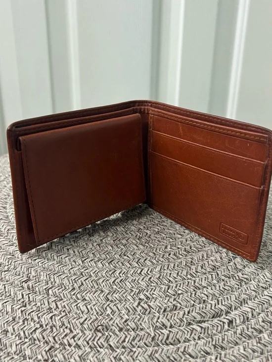 Dooney & Bourke Men’s Brown Leather Bifold Wallet ID Window Card Slots - Picture 7 of 7